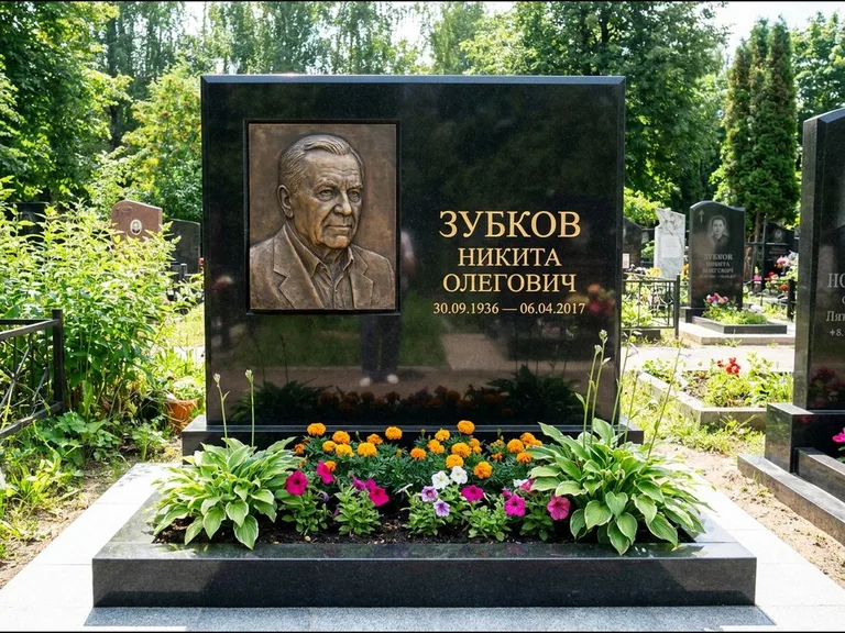Памятник с барельефом — выполненная работа 19 в Салехарде
