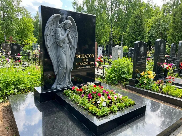 Памятник с барельефом — выполненная работа 31 в Салехарде