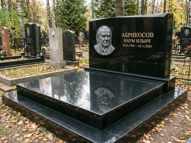 Памятник с барельефом — выполненная работа 37 в Салехарде