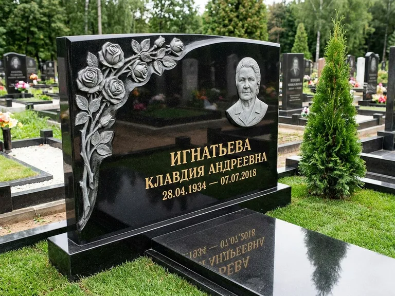 Памятник с барельефом — выполненная работа 45 в Салехарде