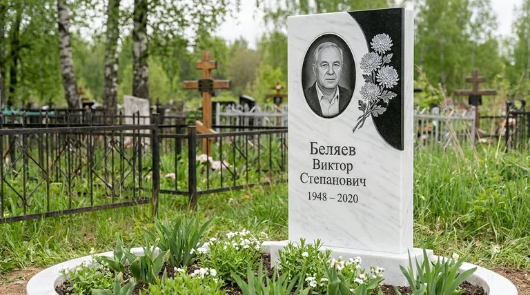 Памятник с гравировкой хризантем — выполненная работа «Беляев» в Салехарде