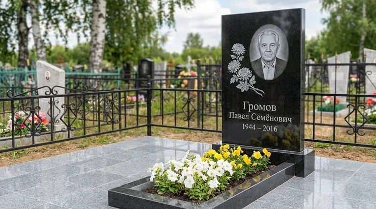 Памятник с гравировкой хризантем — выполненная работа «Громов» в Салехарде