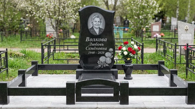 Памятник с гравировкой хризантем — выполненная работа «Волкова» в Салехарде