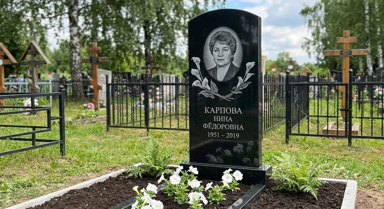 Памятник с гравировкой калл — выполненная работа «Карпова» в Салехарде