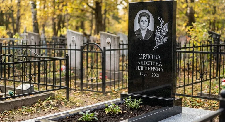 Памятник с гравировкой ландышей — выполненная работа «Орлова» в Салехарде