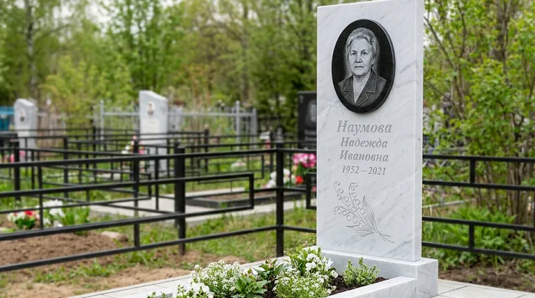 Памятник с гравировкой ландышей — выполненная работа «Наумова» в Салехарде