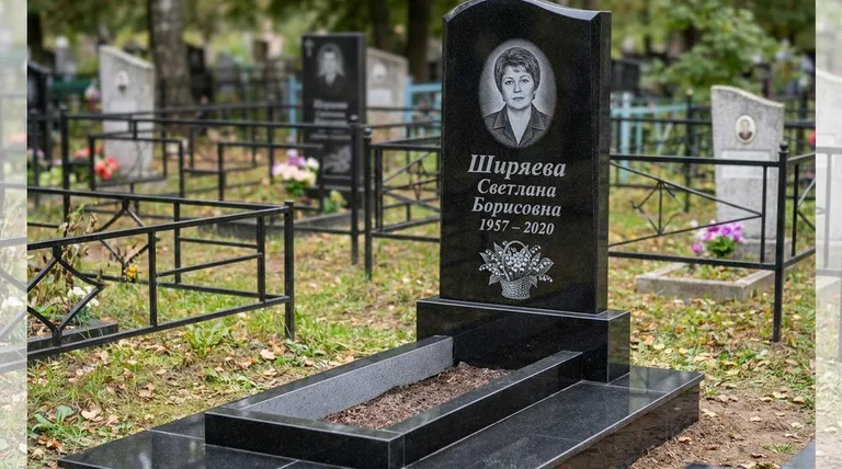 Памятник с гравировкой ландышей — выполненная работа «Ширяева» в Салехарде