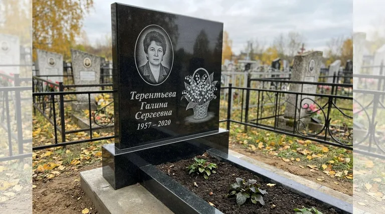 Памятник с гравировкой ландышей — выполненная работа «Терентьева» в Салехарде
