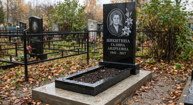 Памятник с гравировкой лилий — выполненная работа «Никитина» в Салехарде