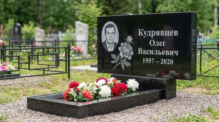 Памятник с гравировкой пионов — выполненная работа «Кудрявцев» в Салехарде