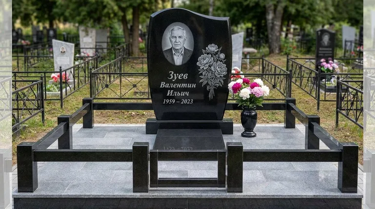 Памятник с гравировкой пионов — выполненная работа «Зуев» в Салехарде