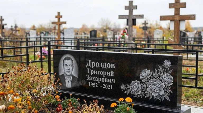Памятник с гравировкой пионов — выполненная работа «Дроздов» в Салехарде