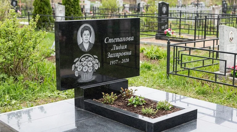Памятник с гравировкой ромашек — выполненная работа «Степанова» в Салехарде
