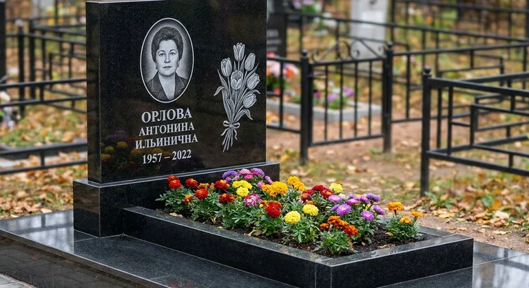 Памятник с гравировкой тюльпанов — выполненная работа «Орлова» в Салехарде