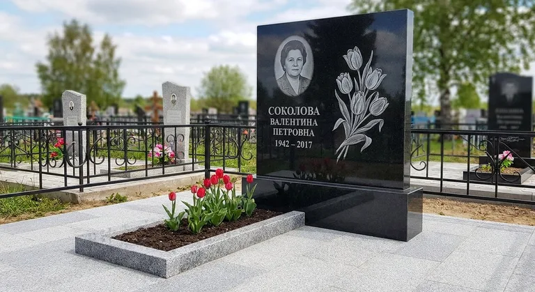 Памятник с гравировкой тюльпанов — выполненная работа «Соколова» в Салехарде