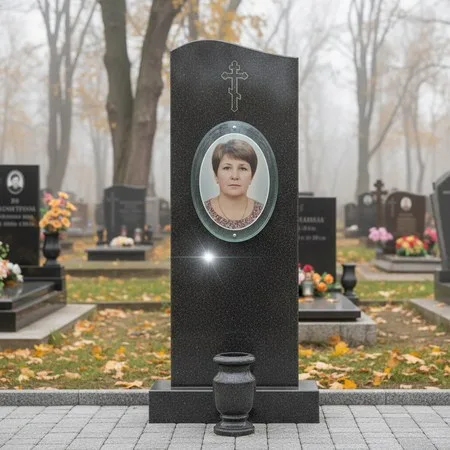 Овальный портрет на стекле 240×300 мм на памятнике в Салехарде