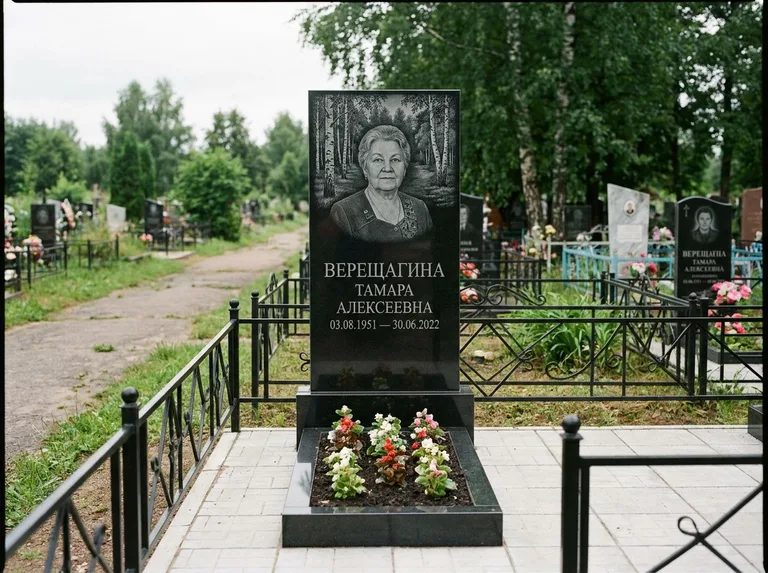 Памятник с гравировкой берёзы — гравировка берёзовой рощи в глубину, работа «Верещагина» в Салехарде