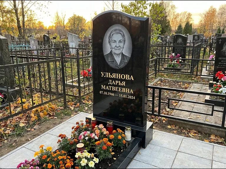 Гравировка портрета на чёрном граните — выполненная работа 12 в Салехарде
