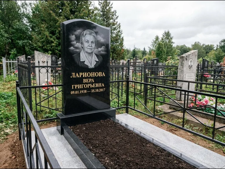Гравировка портрета на чёрном граните — выполненная работа 16 в Салехарде