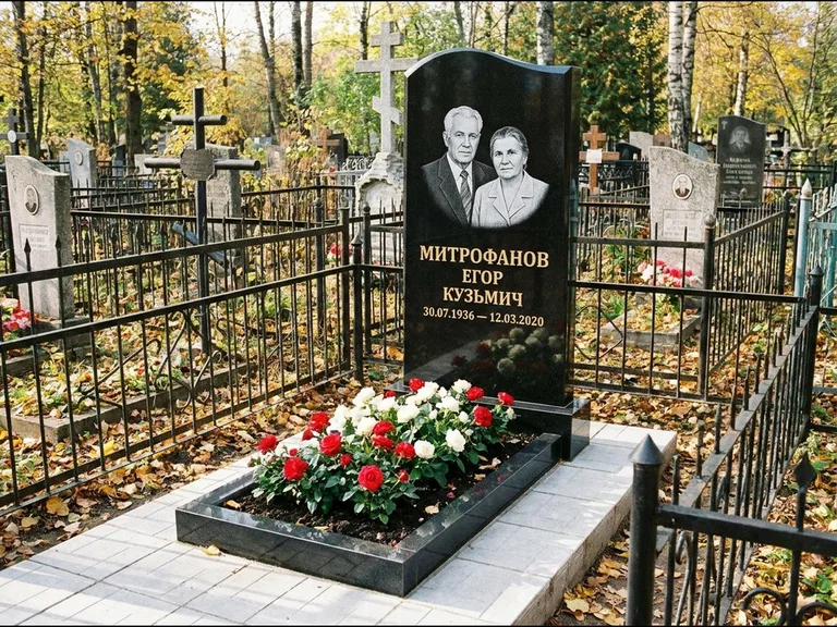 Гравировка портрета на чёрном граните — выполненная работа 17 в Салехарде