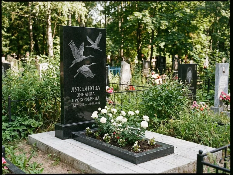 Памятник с гравировкой журавлей — гравировка журавлей, работа «Лукьянова» в Салехарде