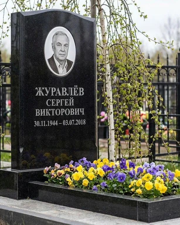 Вертикальный памятник под ключ с православным крестом в Салехарде