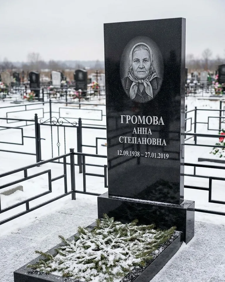 Простой вертикальный памятник под ключ зимой в Салехарде