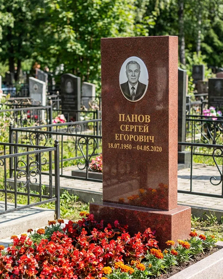 Двойной серый памятник под ключ с вазой в Салехарде