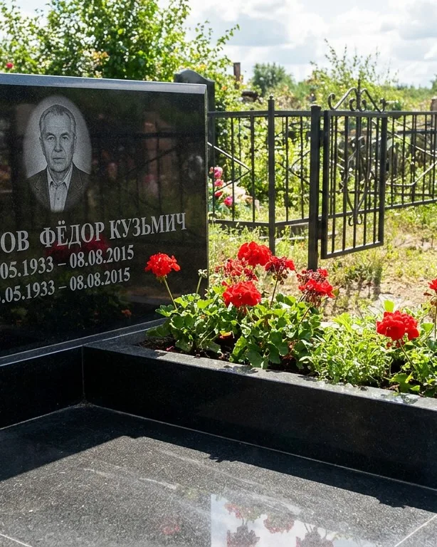 Двойной памятник под ключ с крестом в Салехарде
