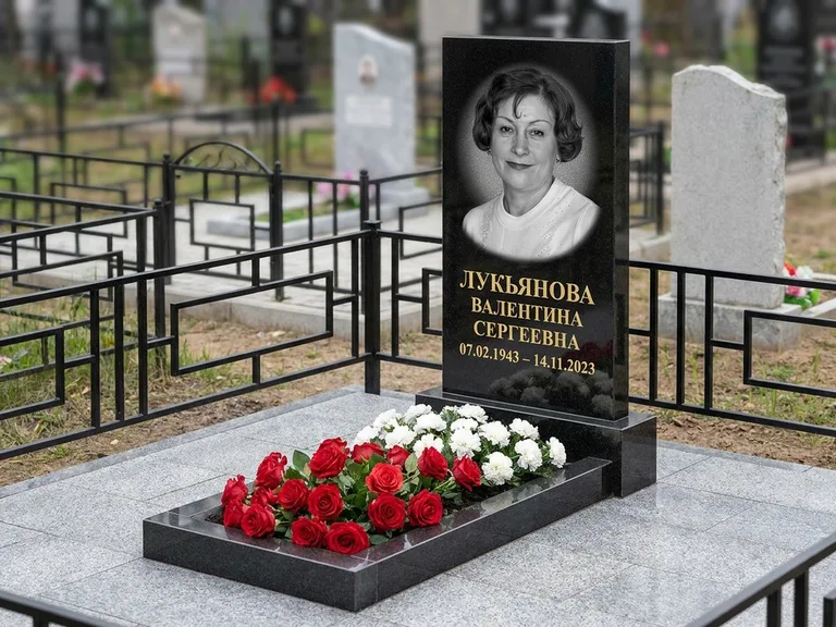 Портрет на памятнике в Салехарде — Ч/б портрет → гравировка на стандартном комплексе