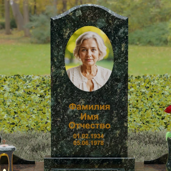 Гранитный светский памятник во Владивостоке, гранит Балтик грин