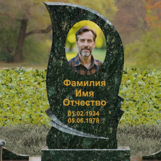 Гранитный вертикальный памятник в Оренбурге, гранит Балтик грин