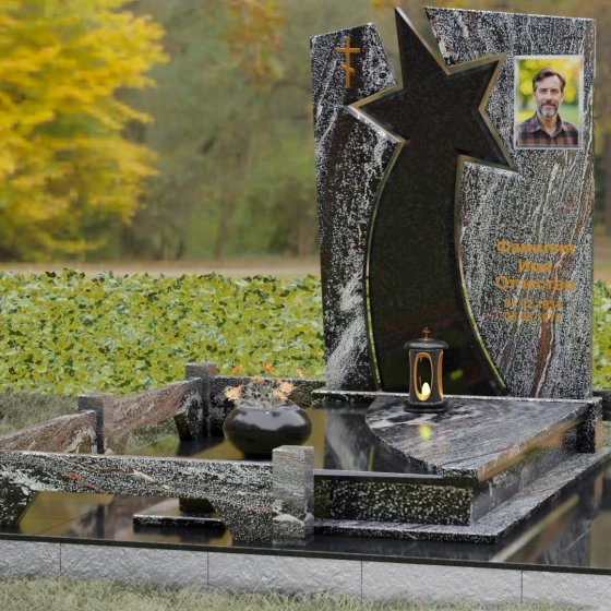Православный вертикальный памятник на одного в Салехарде, гранит амфиболит, вид 4