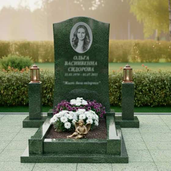 Мемориальный комплекс с арочной стелой, лампами и цветами, гранит Балтик грин, в Якутске