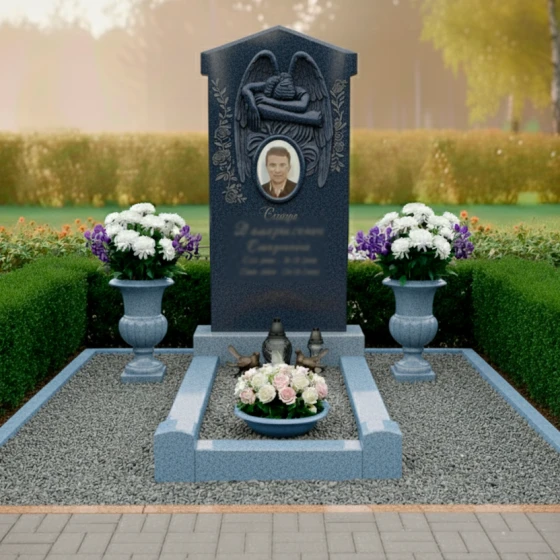 Гранитный памятник с крыльями ангела, гранит Блю Перл, в Якутске