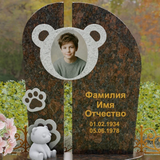Вертикальный гранитный памятник с рельефом медвежонка, гранит Дымовский