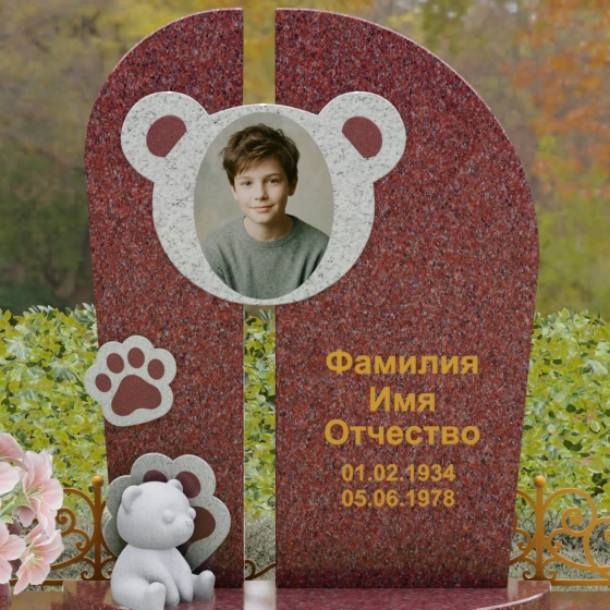 Вертикальный гранитный памятник с рельефом медвежонка, гранит Лезниковский