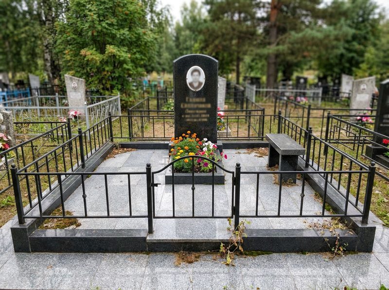 Благоустройство могилы в Салехарде — пример 3